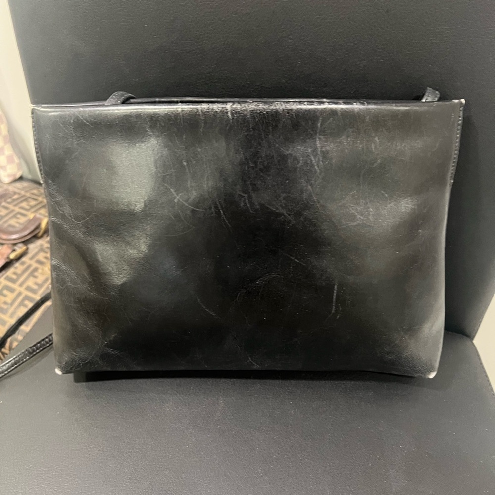Authentic Ferragamo Black Leather crossbody Handbag - Picture 3 of 13